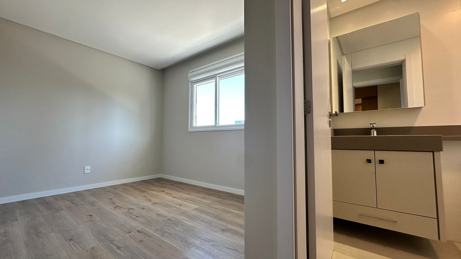 Suíte com armário planejado