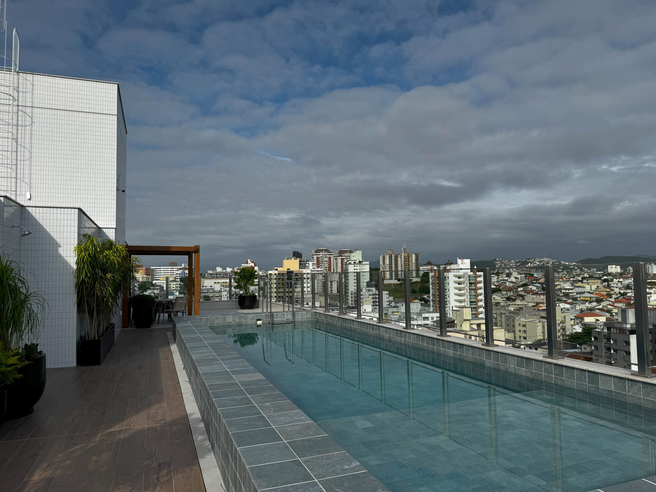 Vista do skyline urbano a partir da cobertura